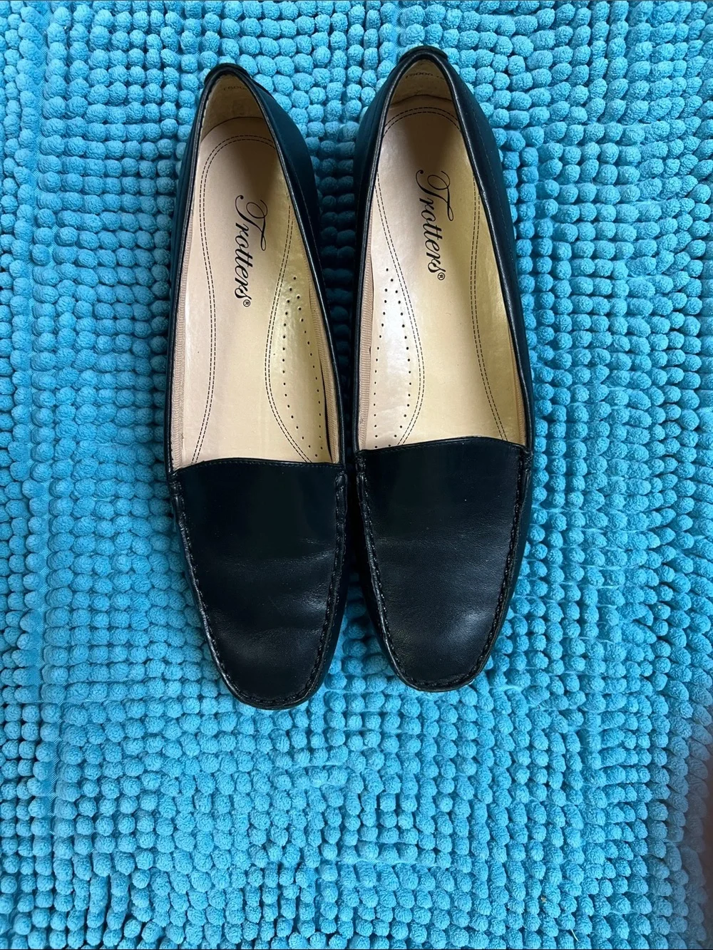 Trotters Black Leather Slip-On Loafers